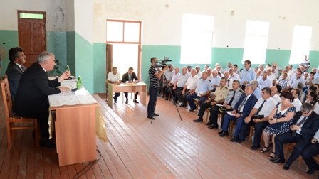 İcra başçısı prezidenti məmurlara nümunə göstərdi