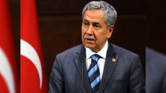 Arınçdan şou-biznesdəki qadınlara TƏHQİR:  “Dirək görüb özlərini saxlaya bilmirlər” 