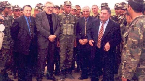 “Qarabağ  fotolarda” - Erməni postuna yaxın əsgərləri “silahlandıran” Anar, Fikrət Qoca və Qabil