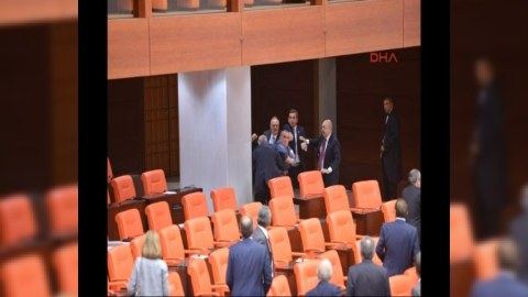 Türkiyə parlamentində qanlı dava - FOTOLAR+VİDEO