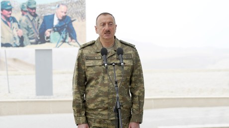 Prezident cəbhə bölgəsinə getdi
