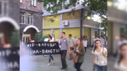 Ermənilər Yerevanda müharibə əleyhinə yürüş keçirib