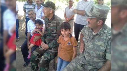 Milli Məclisin qocaman deputatı əsgər forması geydi - FOTOLAR