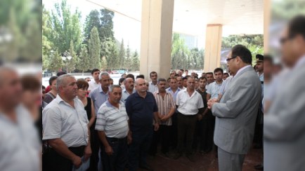 Abel Məhərrəmov tələbə və valideynlərlə görüşüb