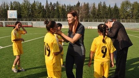 Qənirə Paşayeva qız futbolçularla görüşdü - FOTOLAR