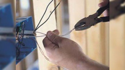Elektrik cərəyanı kişini, sirkə turşusu qadını öldürdü