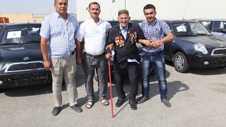 Nazirlik 104 nəfərə minik avtomobili verdi - FOTOLAR