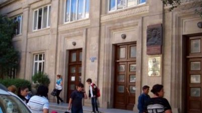Bakıda Milli Qəhrəmanın adını məktəbdən götürdülər: Anası ETİRAZ etdi 