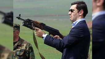 Keçmiş nazir kəndliləri güllələdi