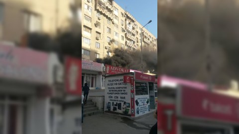 Bakıda - “Həzi Aslanov”da mənzil yanır - FOTO