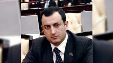 Adil Əliyev şadlıq saraylarını “topa tutdu": “Kasıb təbəqəni girova çevirməyin”