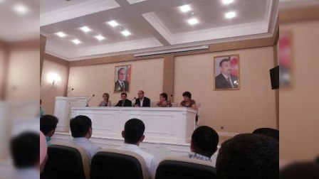 Mərkəz direktorundan təhsildən yazan jurnalistlərə irad: “Qərəzlisiz!” 