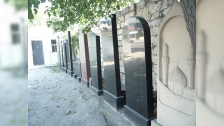 Azərbaycanda ölü sahiblərinə bahalı başdaşıları qoymaq yasaq edilir
