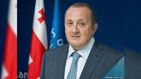 Gürcüstan Prezidenti rəsmən evlənmək niyyətindədir