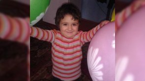 3 yaşlı Aynur və anası xeyirxah insanların yolunu gözləyir