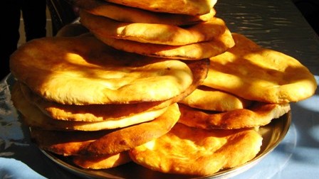 Bakıda bəzi dükanlar çörəyi bahalaşdırdı