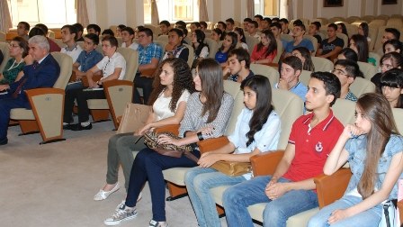 İqtisad Universitetinə yüksək balla daxil olan tələbələrin sayı iki dəfə artıb