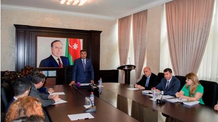 Nərimanov rayonunda yüksək bal toplamış tələbələrlə görüş keçirilib