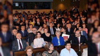 Mehriban Əliyeva UNESCO-da “Qobustan kölgələri”ni izlədi 