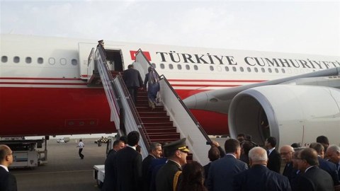 Əhməd Davudoğlu Bakı səfərini yarımçıq qoydu - Türk diplomatları İŞİD girovluğundan qurtuldu