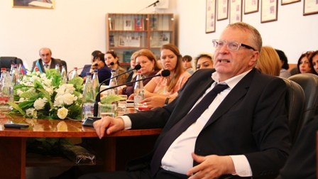 Slavyan Universitetində tələbələrin Jirinovskiyə yaxınlaşmasına imkan verilmədi – FOTOLAR 