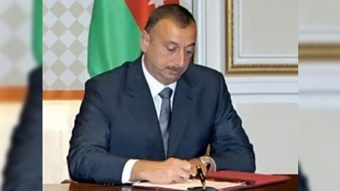 İlham Əliyev təhsil işçiləri ilə bağlı SƏRƏNCAM imzaladı