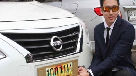 810 min dollarlıq nömrə aldı, 16 min dollarlıq Nissan Almera-ya taxdı - FOTO