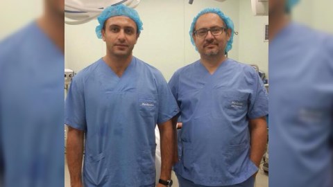 Azərbaycanlı məmurlar Amerikanın üz dəyişdirmə əməliyyatları edən cərrahını gizli olaraq Bakıya gətirib