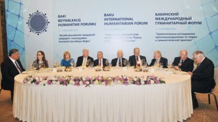 IV Bakı Beynəlxalq Humanitar Forumunun iştirakçılarının şərəfinə ziyafət verilib