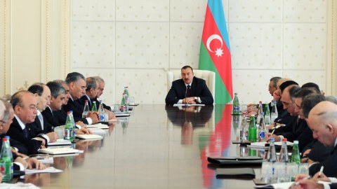 Prezident nazirlərlə iclas keçirdi