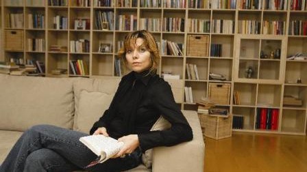 Elif Şafak pirat satışlarında zirvədədir 