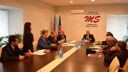 Mətbuat Şurası iki icra hakimiyyətinin şikayətinə baxdı 