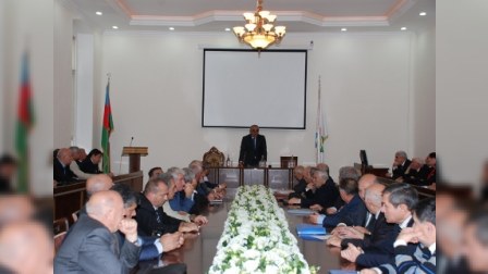 Rektor təhsilin keyfiyyətini professorlarla müzakirə edib