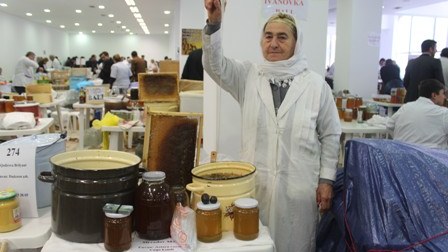 Bakıdakı yarmarkada 100 tondan çox bal satılıb - REPORTAJ