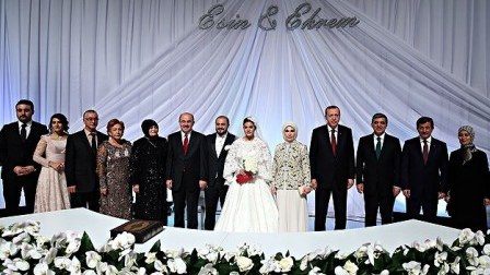Ərdoğan və Davudoğlu nikah şahidi oldu