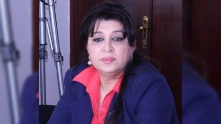 Avtomobili yanan QHT rəhbəri: “Kişilər telefonla hadisəni çəkir, bir qadın isə mənə kömək edirdi”