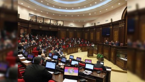 Ermənistan parlamentinin 19 deputatı rəsmi milyonçudur