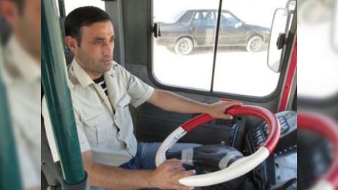 Bakıda avtobus sürücülərinə yeni vahid geyim və qalstuk paylandı