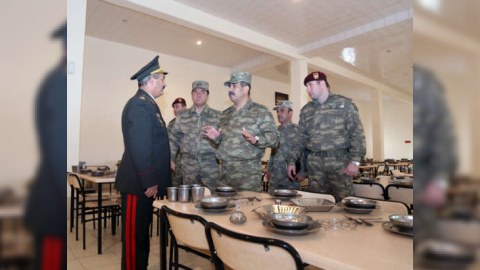  Zakir Həsənov mühəndis-istehkam hərbi hissəsinin döyüşə hazırlıq səviyyəsini yoxlayıb - FOTO