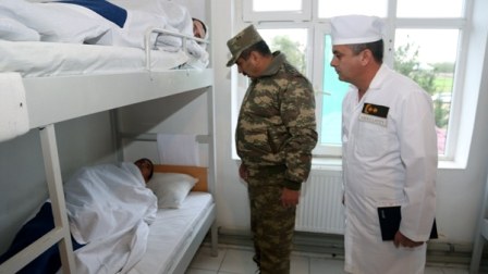 Zakir Həsənov cəbhə xəttindəki döyüşə hazırlığı yoxlayır – FOTOLAR 