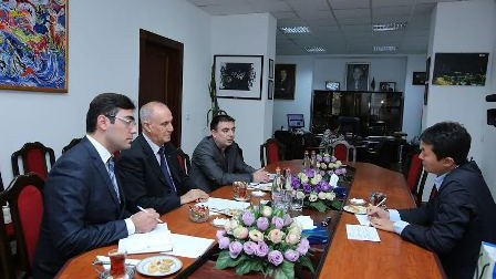 Koreyalı jurnalist Azərbaycan haqqında məqalə hazırlayacaq - FOTO
