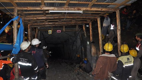 Türkiyədə mədəni su basdı - 18 işçi yerin altında qaldı