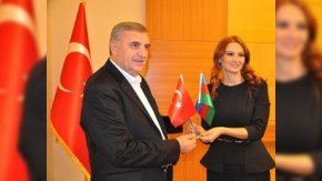 Qənirə Paşayeva bələdiyyə başqanından Xocalı abidəsinin qoyulmasını xahiş edib