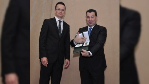 Səməd Seyidova orden verildi