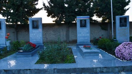 Tələbələr Mübariz İbrahimovun məzarını ziyarət edib - FOTO