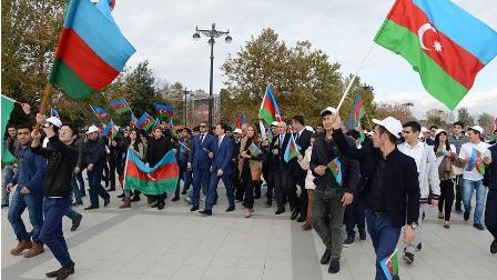 Təhsil Nazirliyinin təşkilatçılığı ilə “Bayraq yürüşü” keçirilib - FOTOLAR