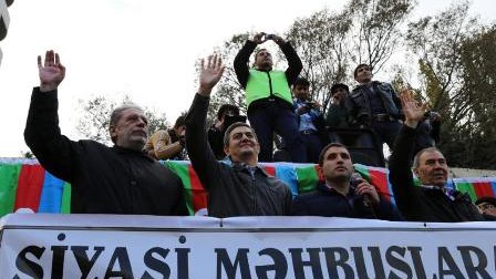 Milli Şura mitinq keçirir - FOTOLAR