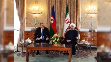 İlham Əliyev Həsən Ruhani ilə görüşüb