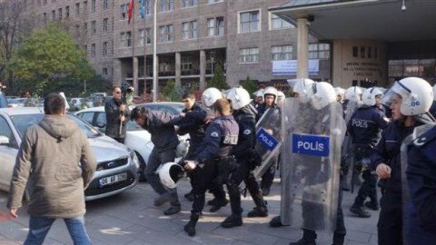Universitetdə dava düşdü, dərslər 3 gün dayandırıldı - FOTOLAR