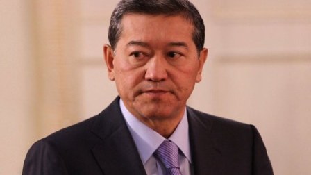 Keçmiş baş nazir ev dustağı edildi